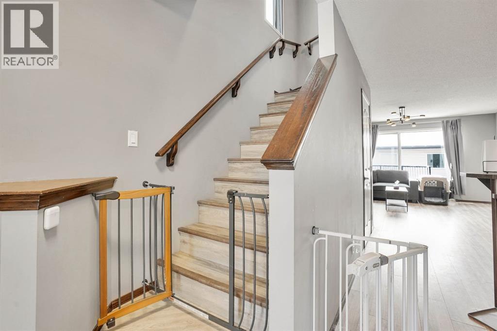 House for Sale in 210 Cranberry Place SE|Calgary, Alberta T3M0G7 5