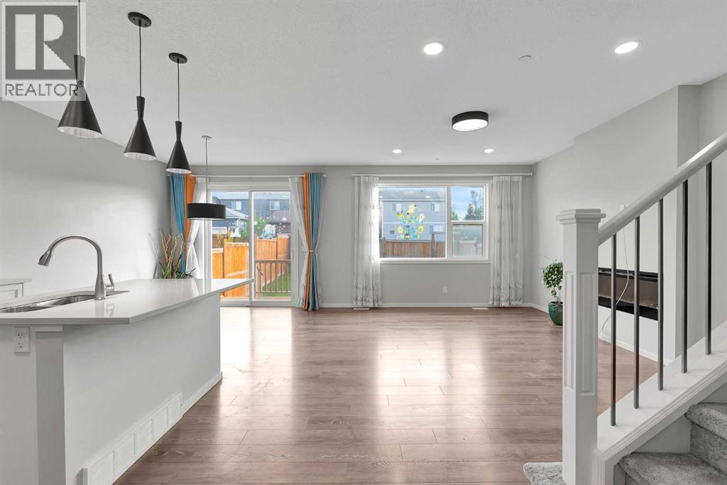 House for Sale in 106 Lucas Crescent NW|Calgary, Alberta T3P1M6 2