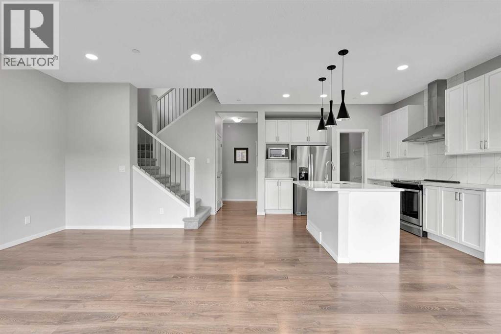 House for Sale in 106 Lucas Crescent NW|Calgary, Alberta T3P1M6 5