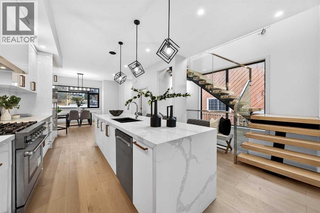 Duplex for Sale in 5239 22 Avenue NW|Calgary, Alberta T3B0Z1 3