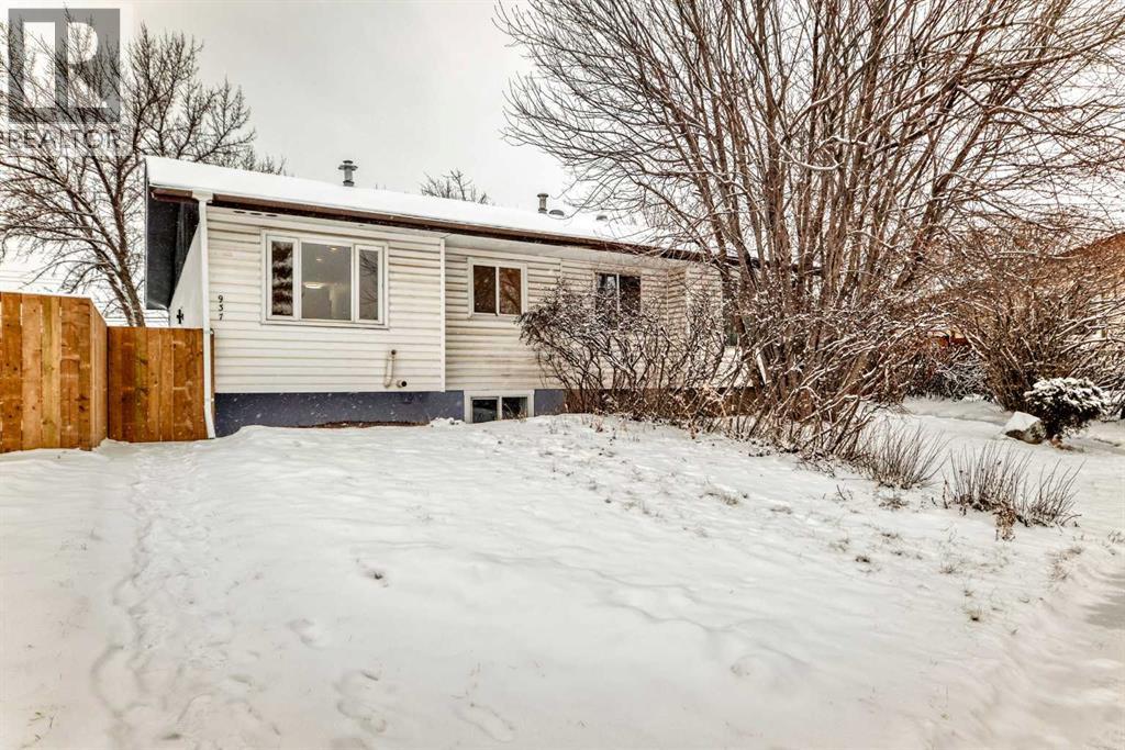 Duplex for Sale in 937 Marcombe Drive NE|Calgary, Alberta T2A3H2