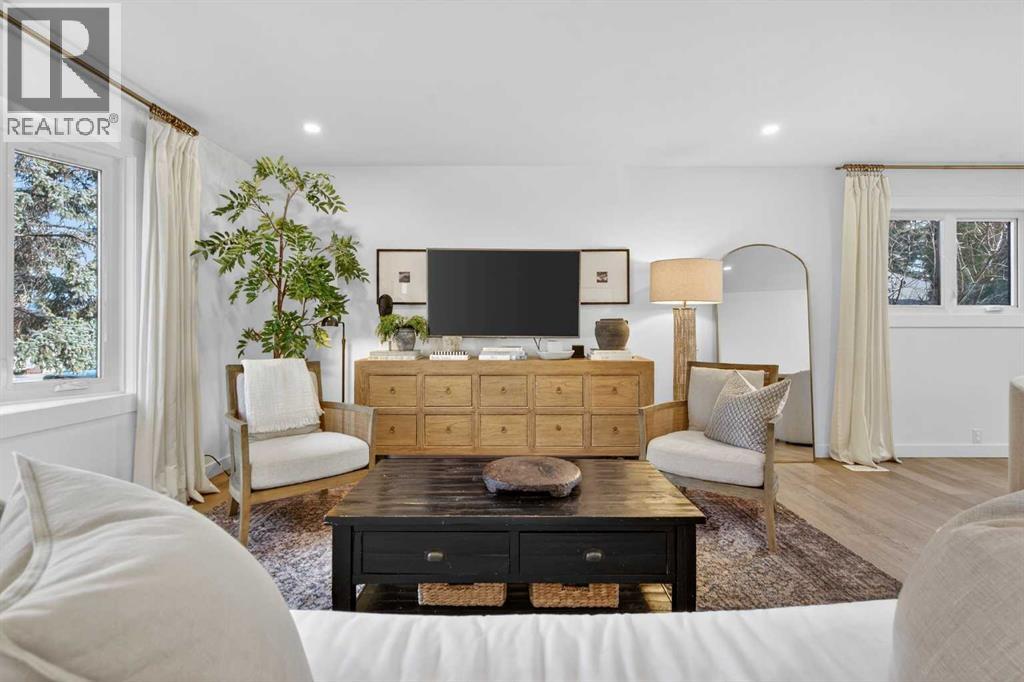 House for Sale in 407 Brookmere Crescent SW|Calgary, Alberta T2W2R2 3