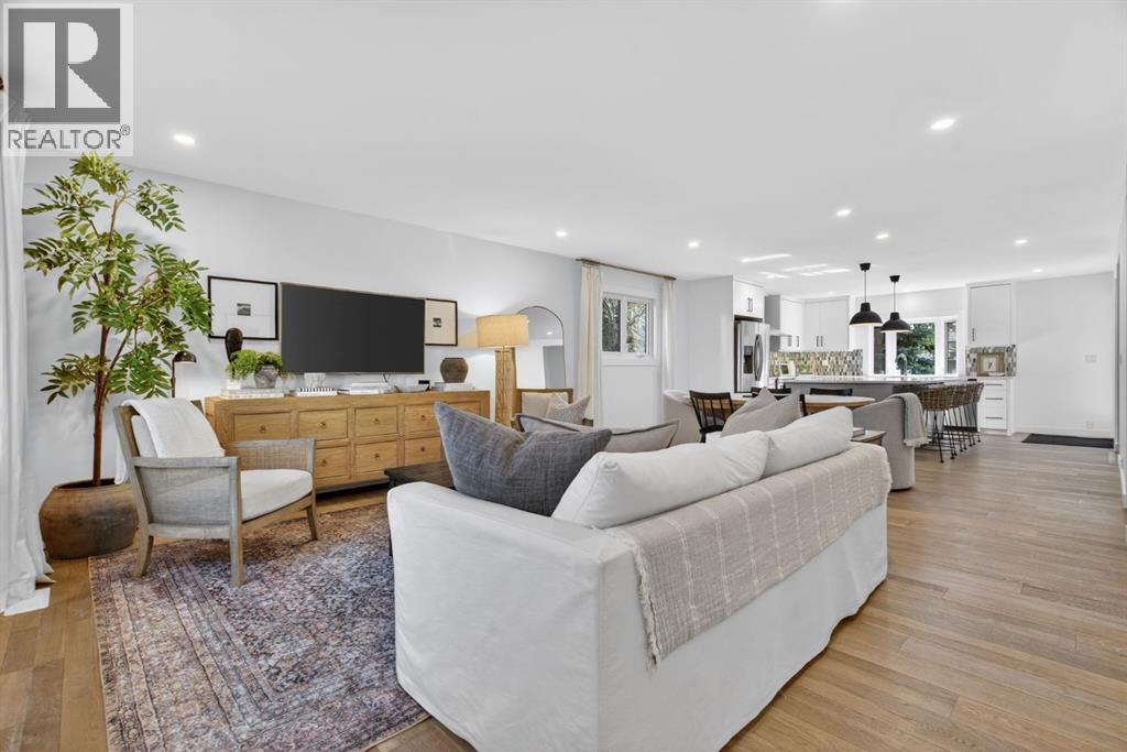 House for Sale in 407 Brookmere Crescent SW|Calgary, Alberta T2W2R2 4