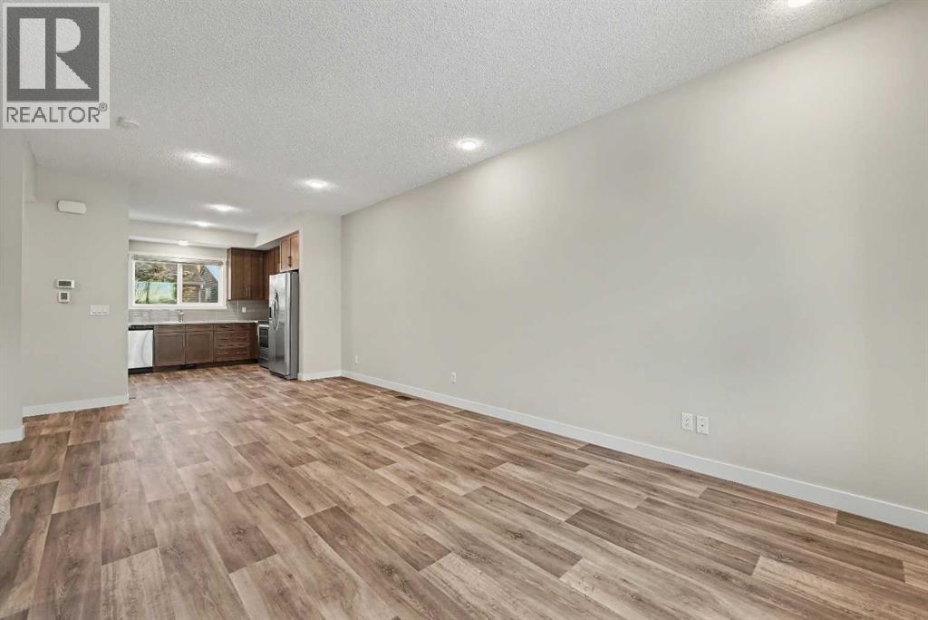 Row / Townhouse for Sale in 120 Carringvue Way NW|Calgary, Alberta T3P1K6