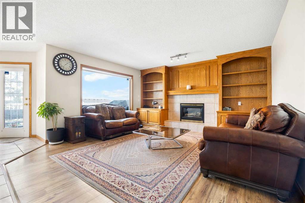 House for Sale in 220 Edgeridge Gardens NW|Calgary, Alberta T3A5Z1 3