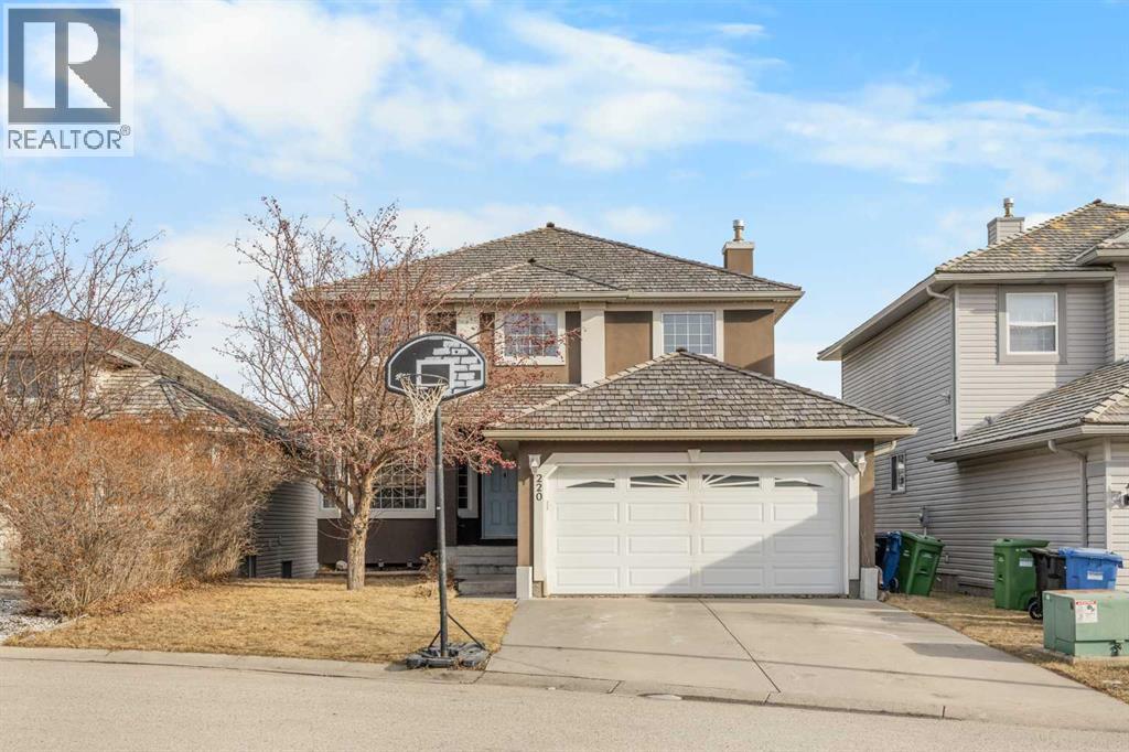 House for Sale in 220 Edgeridge Gardens NW|Calgary, Alberta T3A5Z1