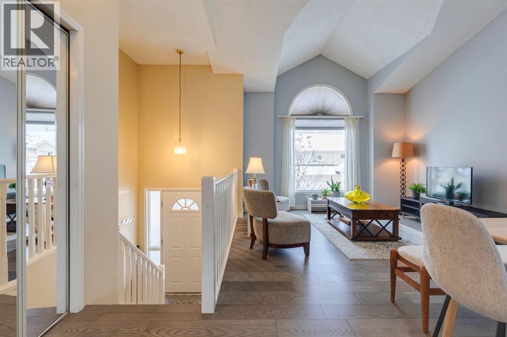 Row / Townhouse for Sale in 19 Sunlake Gardens SE|Calgary, Alberta T2X3G4 5