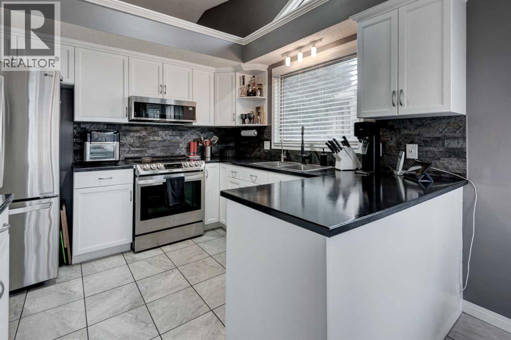 Duplex for Sale in 66 Douglas Woods Park SE|Calgary, Alberta T2Z2K6 5