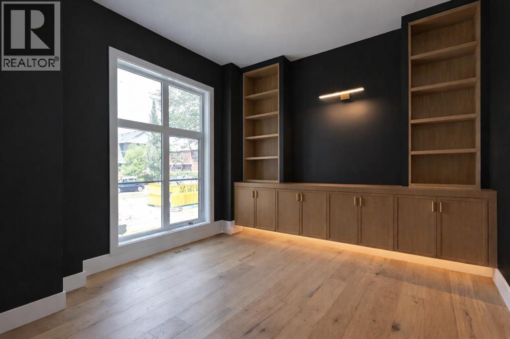 House for Sale in 2207 Victoria Crescent NW|Calgary, Alberta T2M4E4 4