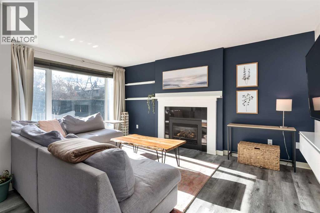 Row / Townhouse for Sale in 112, 25 Glamis Green SW|Calgary, Alberta T3E6V1 3