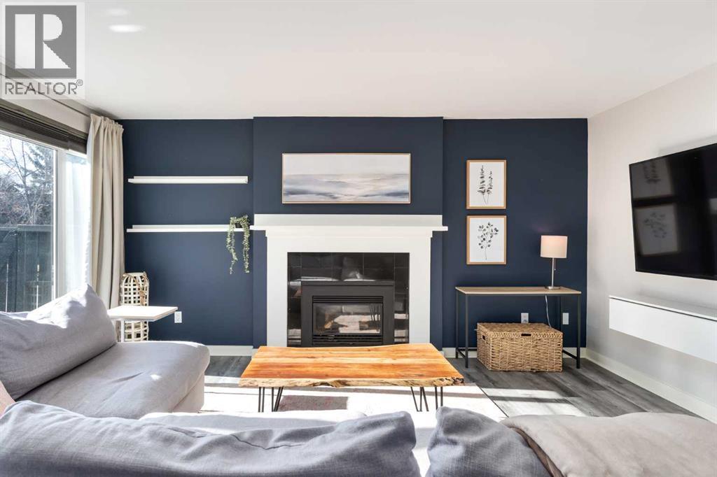 Row / Townhouse for Sale in 112, 25 Glamis Green SW|Calgary, Alberta T3E6V1 4