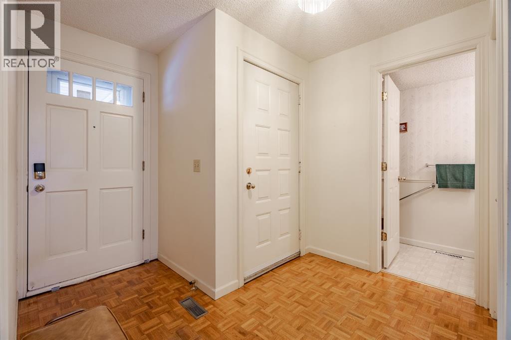 Duplex for Sale in 9, 275 Woodridge Drive SW|Calgary, Alberta T2W3S2 3