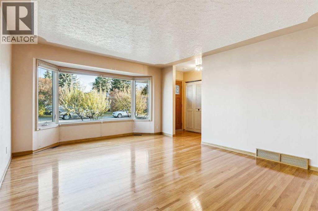 House for Sale in 5307 7 Avenue SW|Calgary, Alberta T3C0E6 5