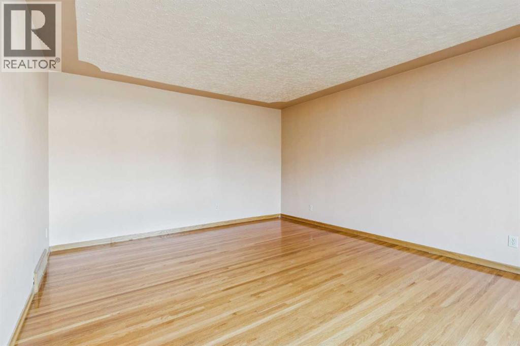 House for Sale in 5307 7 Avenue SW|Calgary, Alberta T3C0E6 4