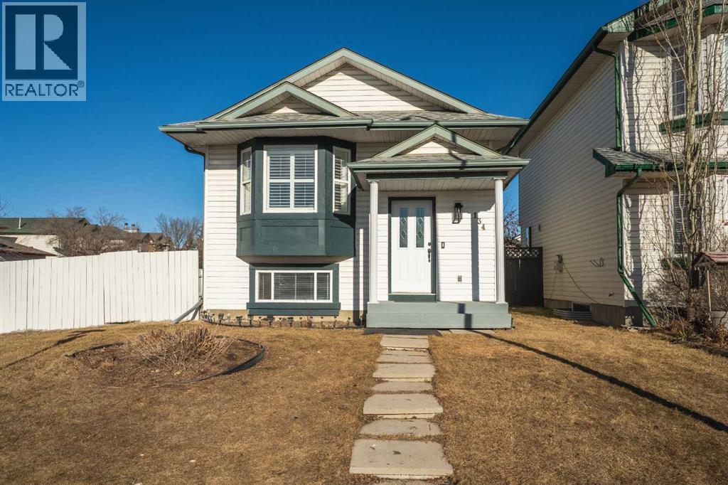 House for Sale in 134 Erin Meadow Crescent SE|Calgary, Alberta T2B3L5 3