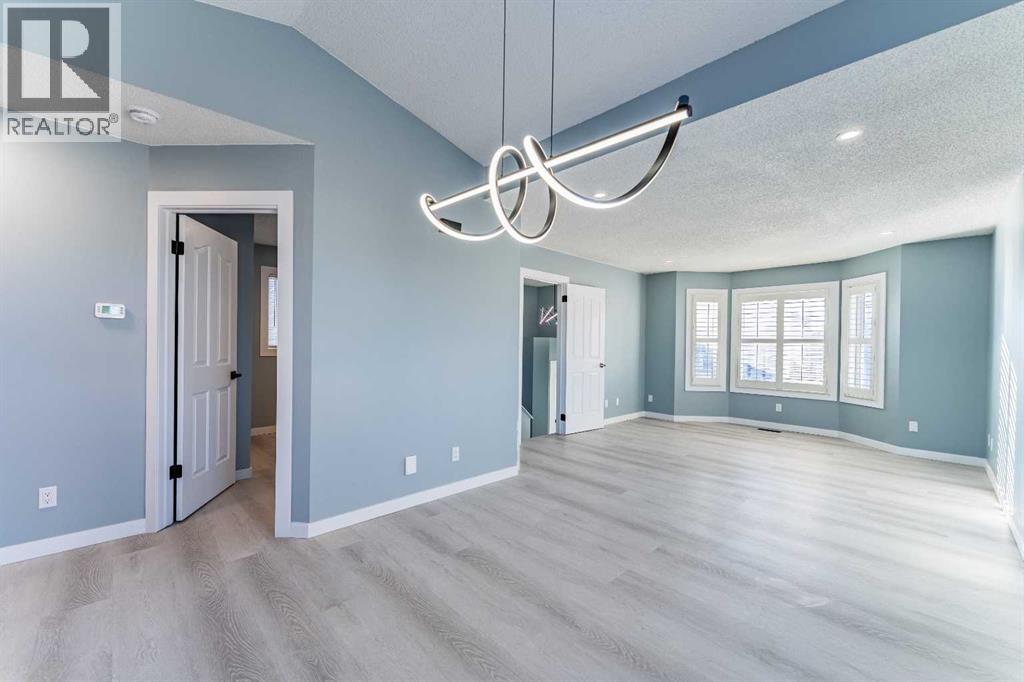 House for Sale in 134 Erin Meadow Crescent SE|Calgary, Alberta T2B3L5 2