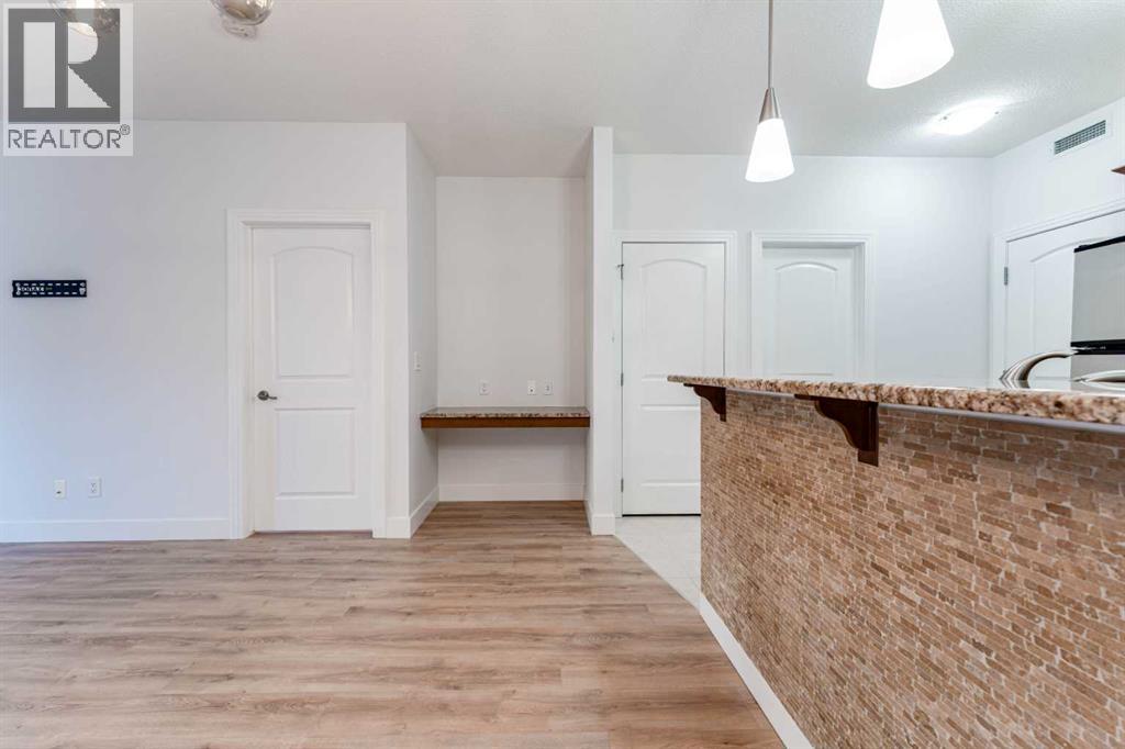 Apartment for Sale in 214, 70 Royal Oak Plaza NW|Calgary, Alberta T3G0C6 4