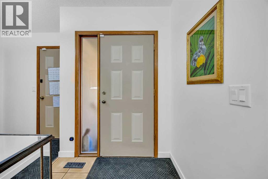 House for Sale in 874 Riverbend Drive SE|Calgary, Alberta T2C3N9 4