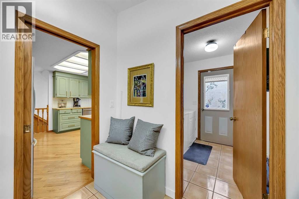 House for Sale in 874 Riverbend Drive SE|Calgary, Alberta T2C3N9 5