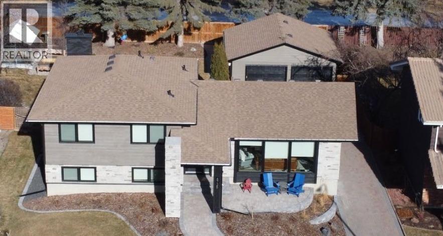 House for Sale in 6725 Livingstone Drive SW|Calgary, Alberta T3E6J2 2