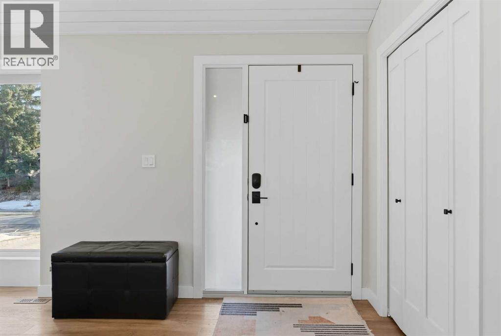 House for Sale in 6725 Livingstone Drive SW|Calgary, Alberta T3E6J2 5