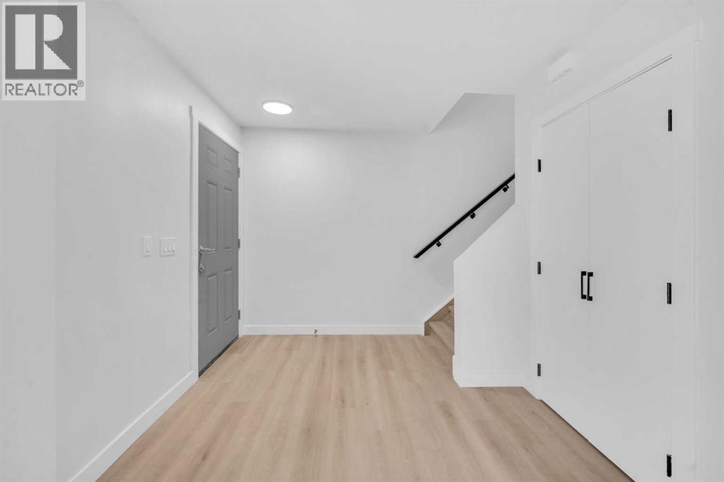 House for Sale in 133 Erin Ridge Road SE|Calgary, Alberta T2B2W2 5