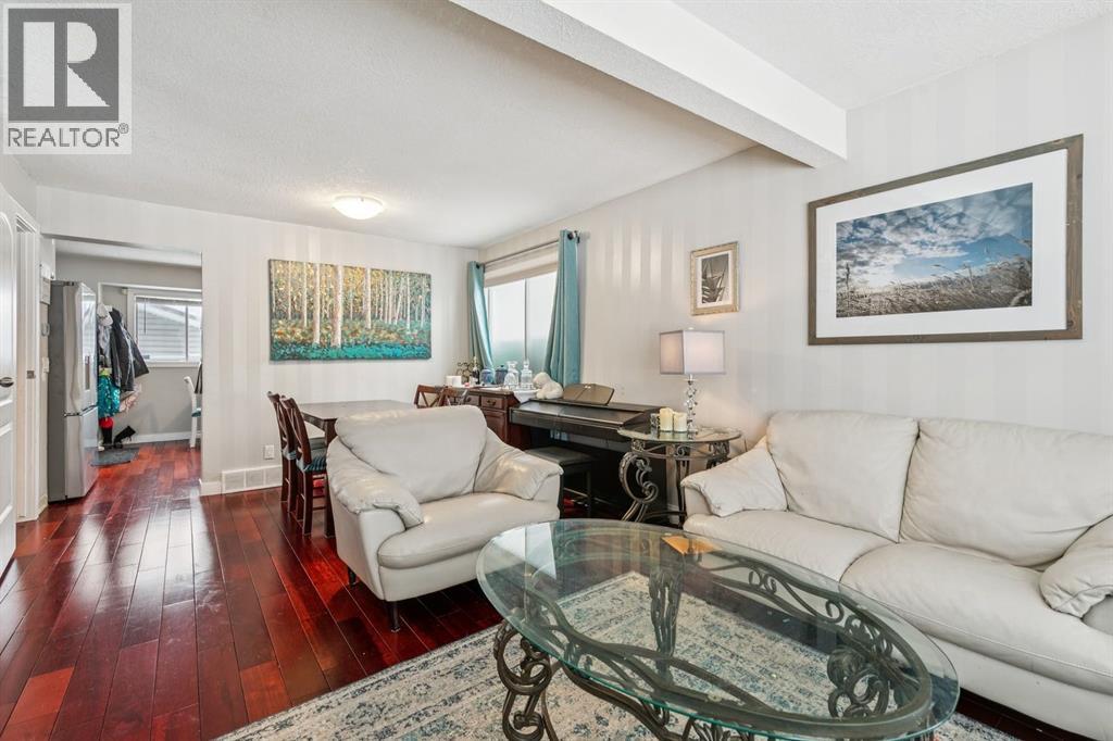 House for Sale in 107 Sunbank Way SE|Calgary, Alberta T2X2A5 4