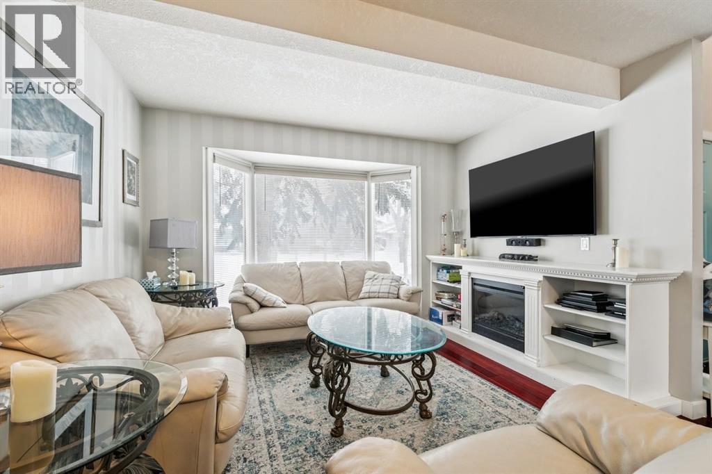 House for Sale in 107 Sunbank Way SE|Calgary, Alberta T2X2A5 3