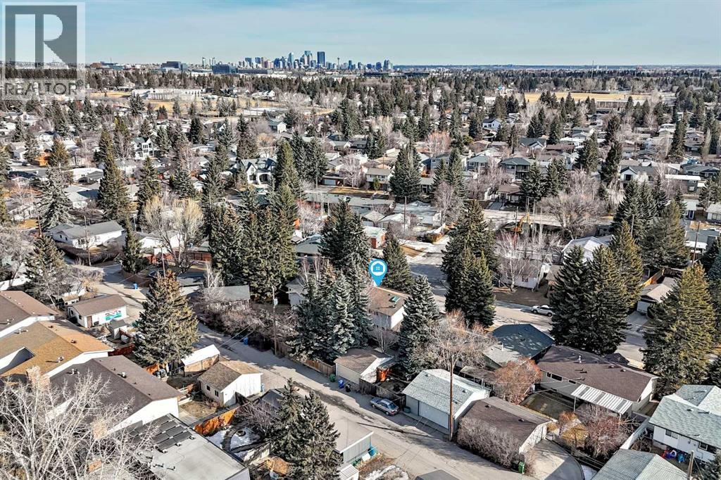 House for Sale in 6623 Lethbridge Crescent SW|Calgary, Alberta T3E6A5 3