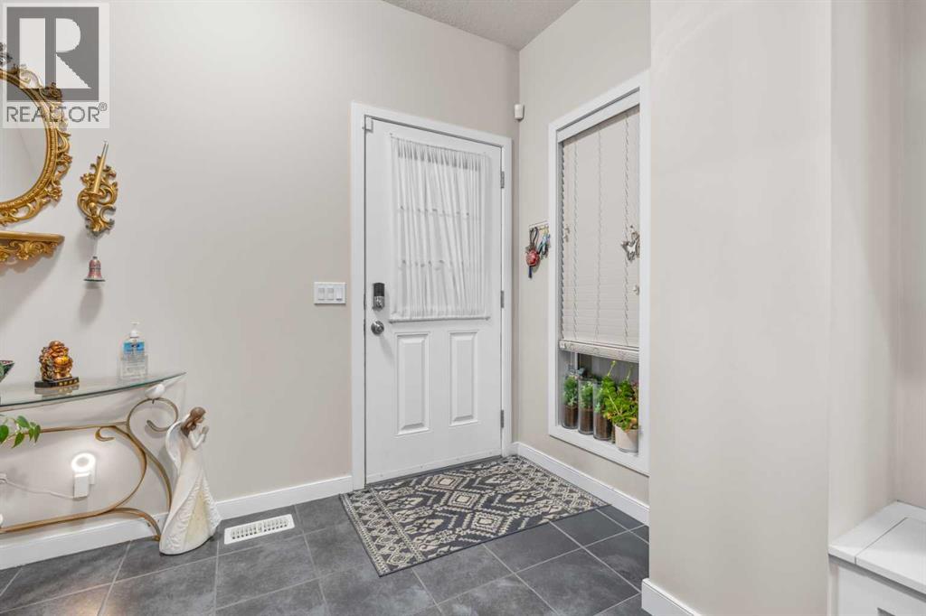 House for Sale in 28 Panton Court NW|Calgary, Alberta T3K0X2 2