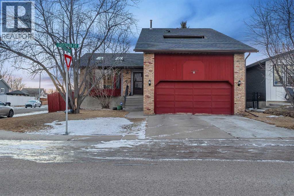 House for Sale in 48 Castleglen Court NE|Calgary, Alberta t3j2b8