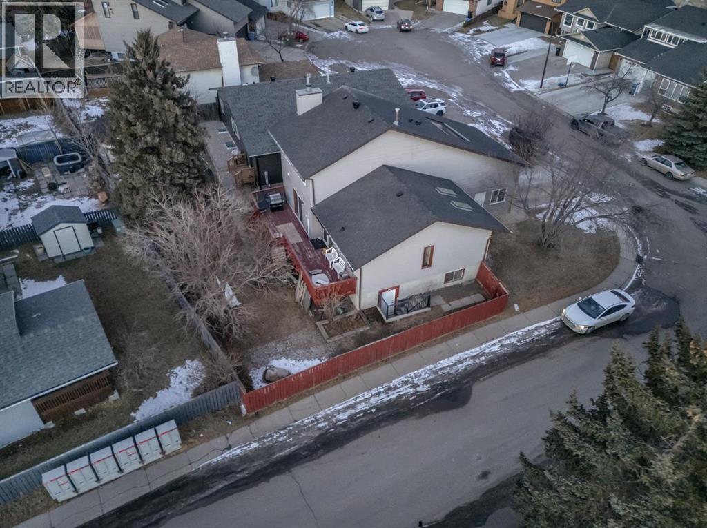 House for Sale in 48 Castleglen Court NE|Calgary, Alberta t3j2b8 3