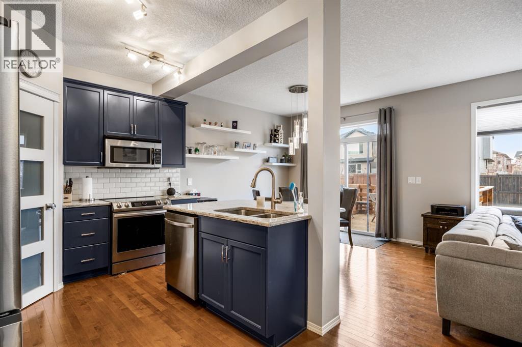 House for Sale in 526 New Brighton Drive SE|Calgary, Alberta T2Z0N8 3