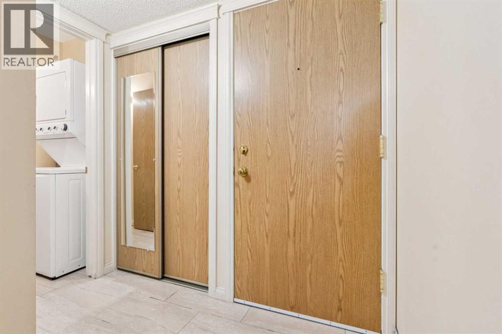 Apartment for Sale in 103, 2011 University Drive NW|Calgary, Alberta T2N4T4 4