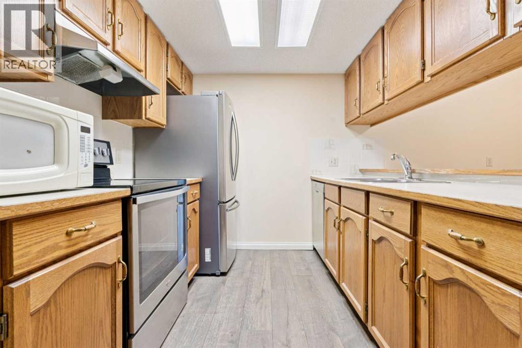 Apartment for Sale in 103, 2011 University Drive NW|Calgary, Alberta T2N4T4 5