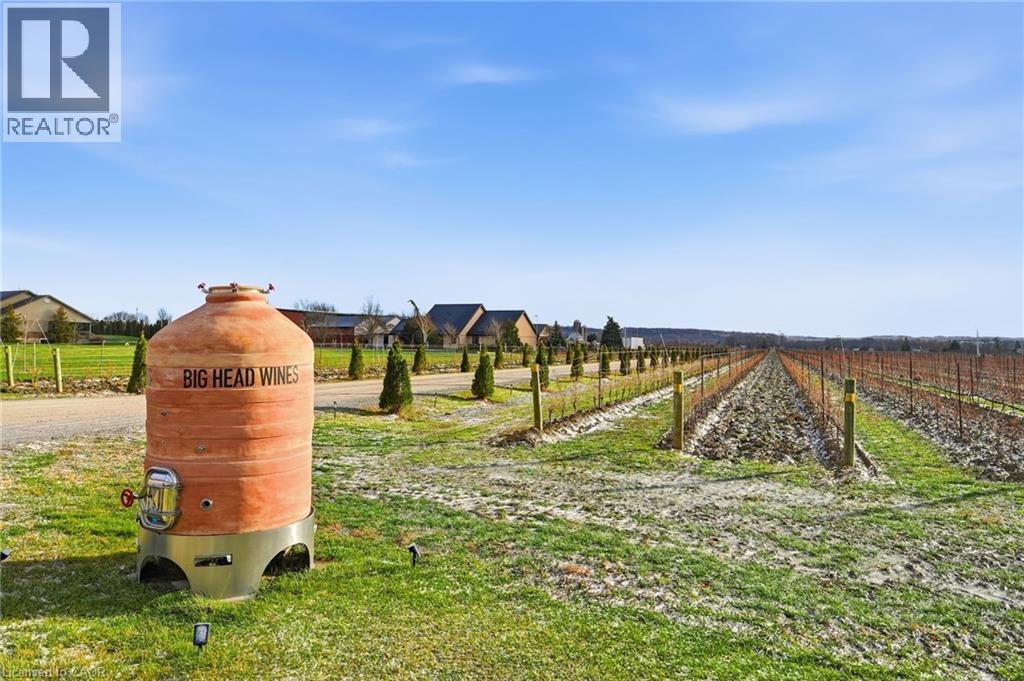 For sale: 823 LINE 6 Road, Niagara-on-the-Lake, Ontario L0S1J0