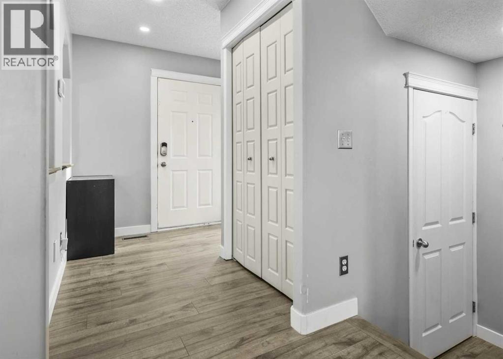 House for Sale in 39 Prestwick Heath SE|Calgary, Alberta T2Z4E3 3