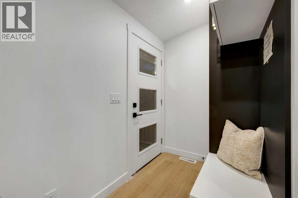 House for Sale in 6316 Travois Crescent NW|Calgary, Alberta T2K3S7 3