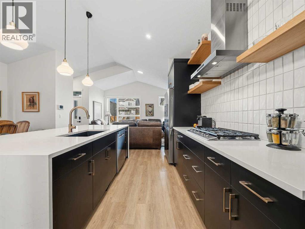 House for Sale in 111 Haskayne Drive NW|Calgary, Alberta T3L0H1 4