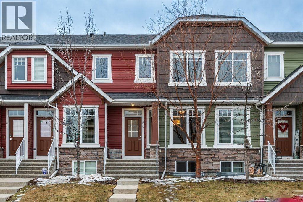 Row / Townhouse for Sale in 95 Aspen Hills Drive SW|Calgary, Alberta T3H0P8