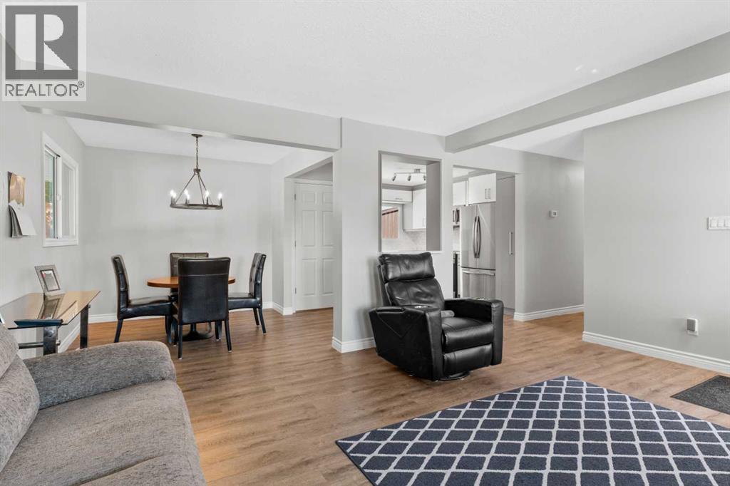 House for Sale in 321 Haddon Road SW|Calgary, Alberta T2V2Z4 5