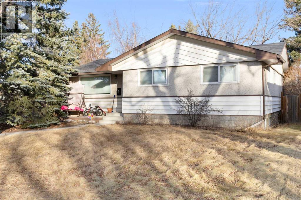 House for Sale in 81 Westminster Drive SW|Calgary, Alberta T3C2T2 2