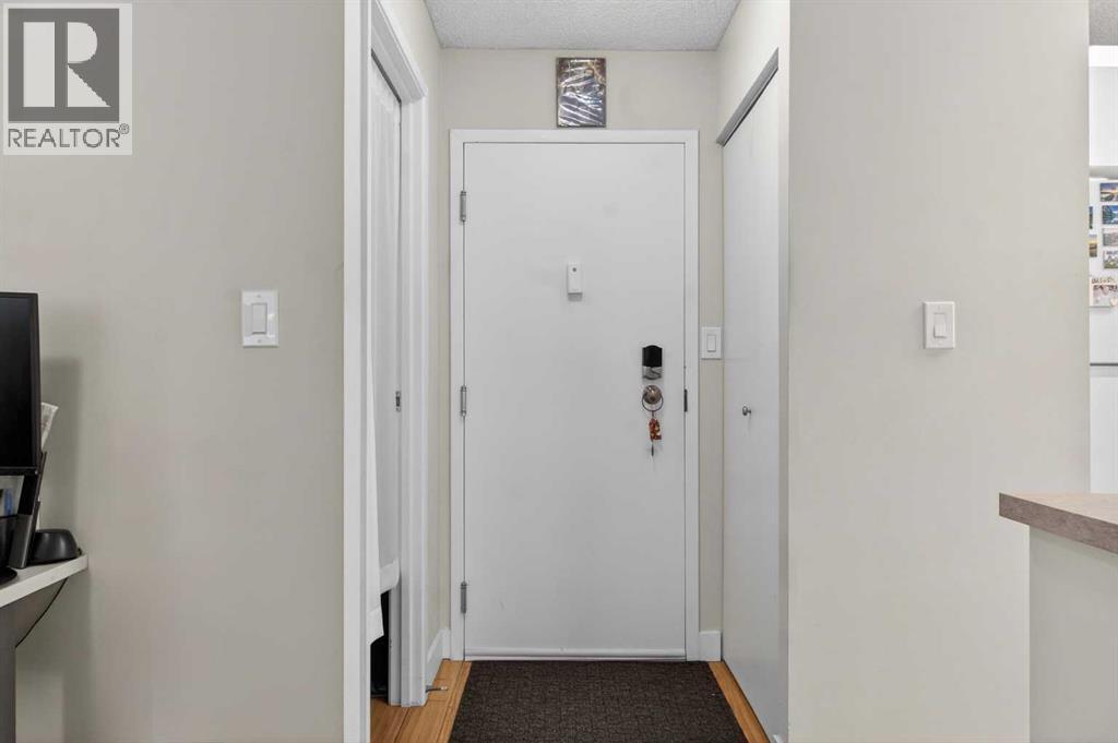 Apartment for Sale in 202, 1011 12 Avenue SW|Calgary, Alberta t2r0j5 4