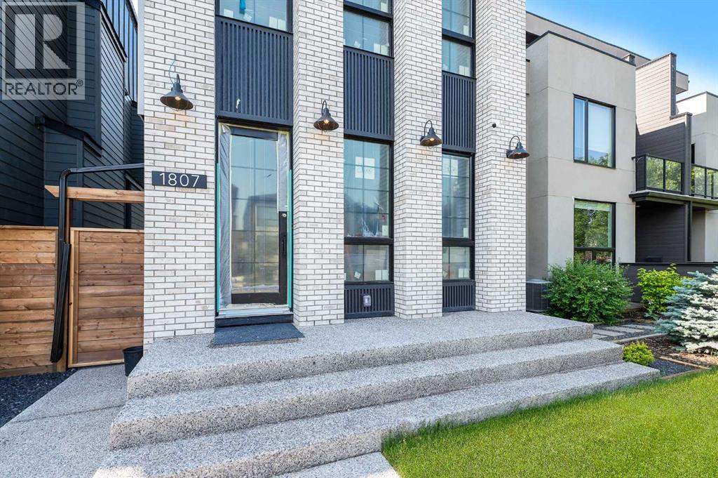 House for Sale in 1807 Broadview Road NW|Calgary, Alberta T2N3H6 2