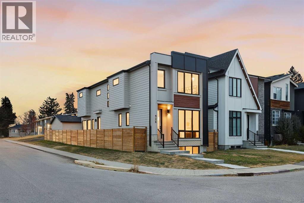 House for Sale in 926 21 Avenue NW|Calgary, Alberta T2M1K6 2
