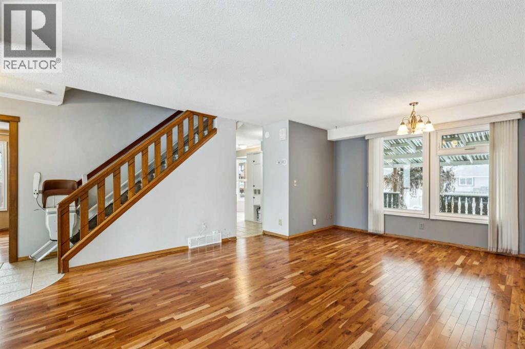 House for Sale in 3412 Temple Road NE|Calgary, Alberta T1Y3A9 3