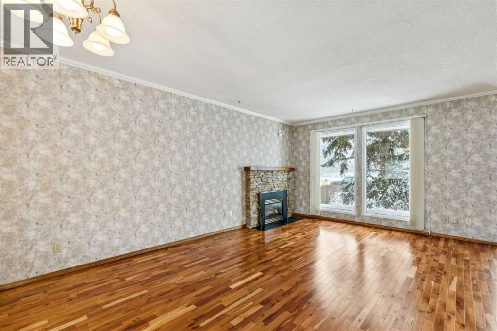 House for Sale in 3412 Temple Road NE|Calgary, Alberta T1Y3A9 5