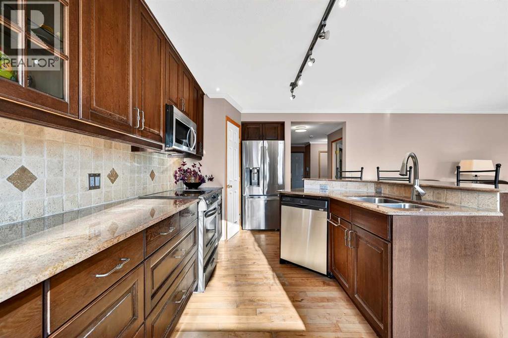 House for Sale in 30 Tuscarora Way NW|Calgary, Alberta T3L2H1 3