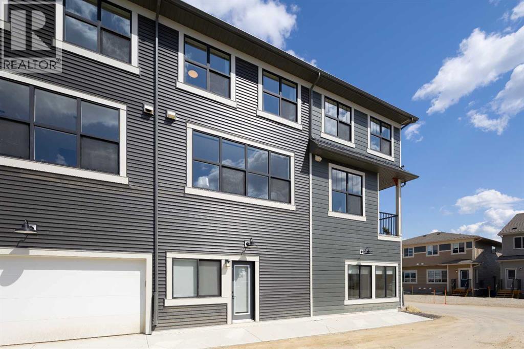 Row / Townhouse for Sale in 41 Wild Rose Way SE|Calgary, Alberta T3M4A2 2