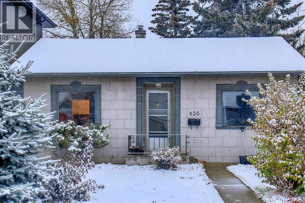 House for Sale in 426 22 Avenue NE|Calgary, Alberta T3E1T7 2